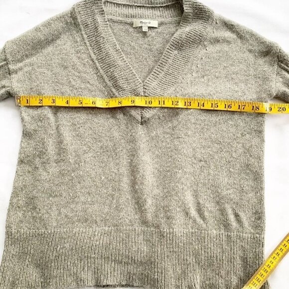 Madewell v-neck gray sweater - XS - Picture 6 of 10